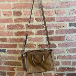 Tory Burch crossbody bag. Cognac leather. In excellent condition.